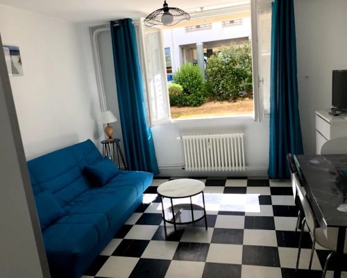 122269535_Poitiers- Quartier Blossac- Studio 24m² meublé et équipé.jpg