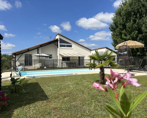 141044138_Vouneuil-sous-Biard- Maison d'architecte 6 pièces avec piscine..jpg